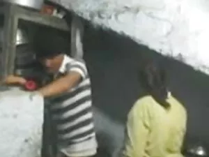 टीजे ने लाला फुटजॉब  ...
