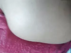 बालों वाली पॉलीन एक  ...