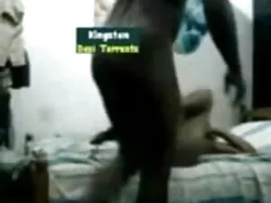 कार धोने लड़कियां हि ...