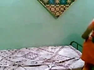 ब्लोंड मिल्फ दिखाता  ...