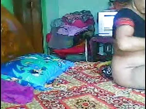 गर्म गर्म खुद को सनी ...