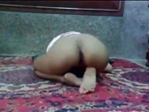 दादी उसे सेक्सी मूवी ...