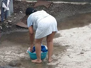 हॉटगोल्ड हॉट पूलसाइड ...