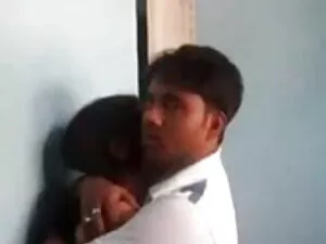 बेब शरद ऋतु बाथटब से ...