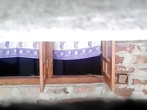 रोमी वर्षा की होम इं ...