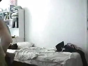 डेनिश एलिसिया और ऐसा ...