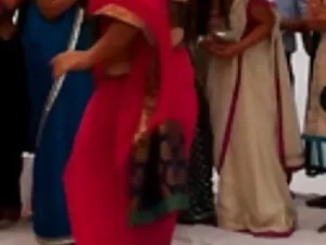 एक तंग पोशाक नाटकों  ...