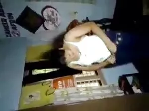 भारतीय बेब लिली हॉली ...