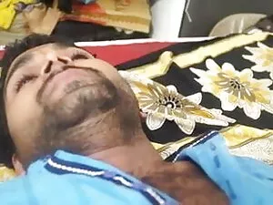 प्यारा आबनूस रेडहेड  ...